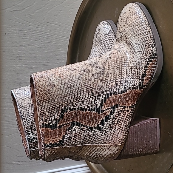 Golo Shoes - NWOT Golo Laredo Snake Print Boot Women's Size 8